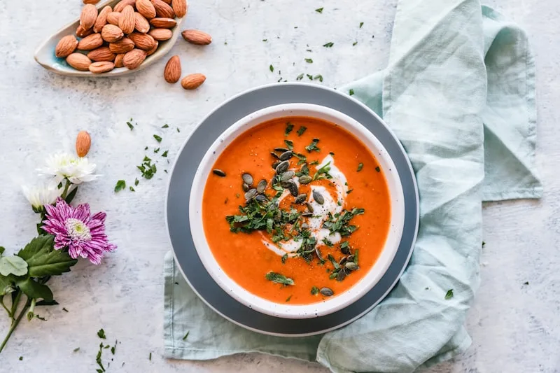 Sopa de ajo tradicional casera